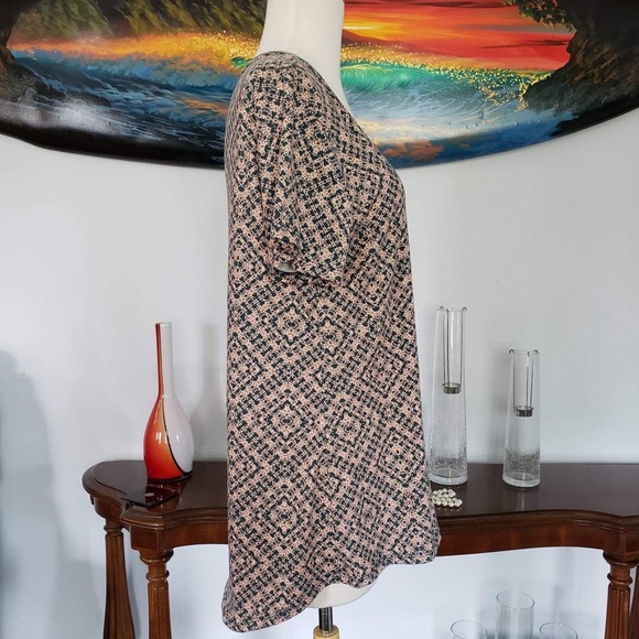 Lularoe top - Picture 2 of 8
